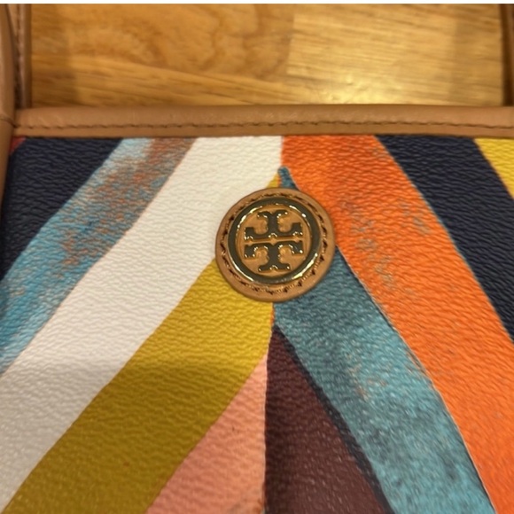 EUC-Tory Burch Kerrington Diamond Square Tote & Wallet Set w/bag charm\key chain - Picture 4 of 17